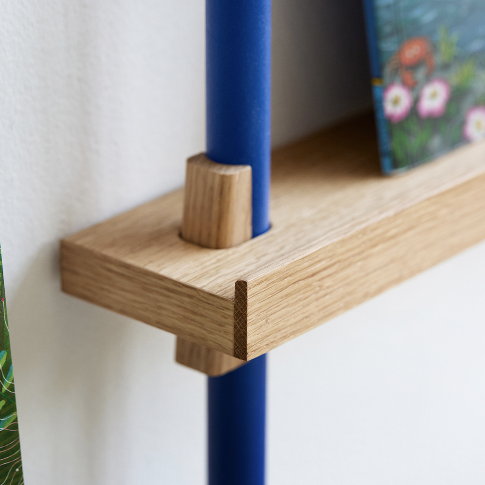 _0000s_0006_MOEBE_Magazine-Shelving_IC_Oak_Deep-Blue_High-Res_5.jpg