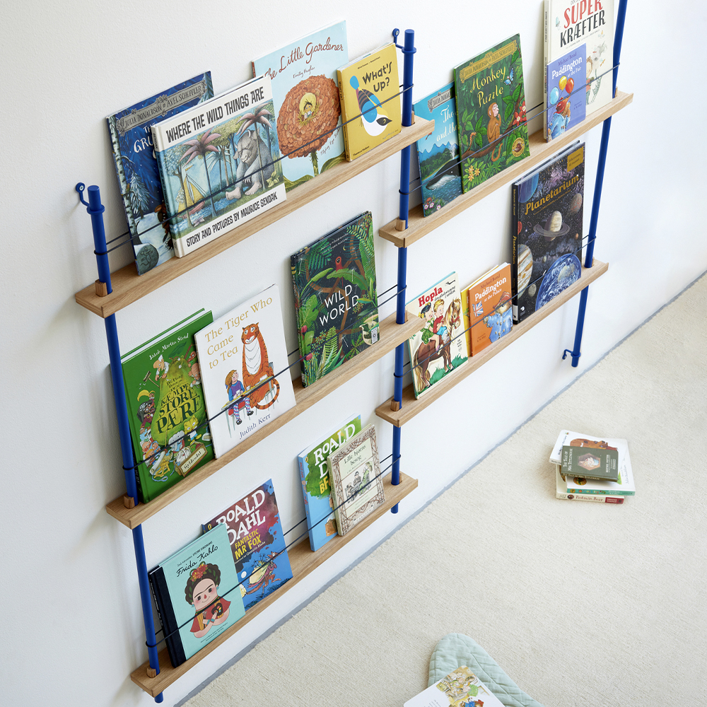 _0001_MOEBE_Magazine-Shelving_IC_Oak_Deep-Blue_High-Res_7.jpg