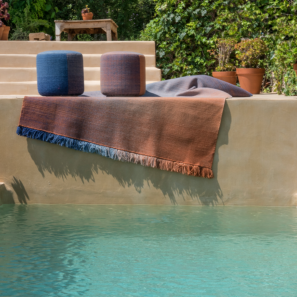 _0006_nanimarquina_pouf_begum-cana-ozgur_marcos-cataln_shade-outdoor-pouf_3.jpg