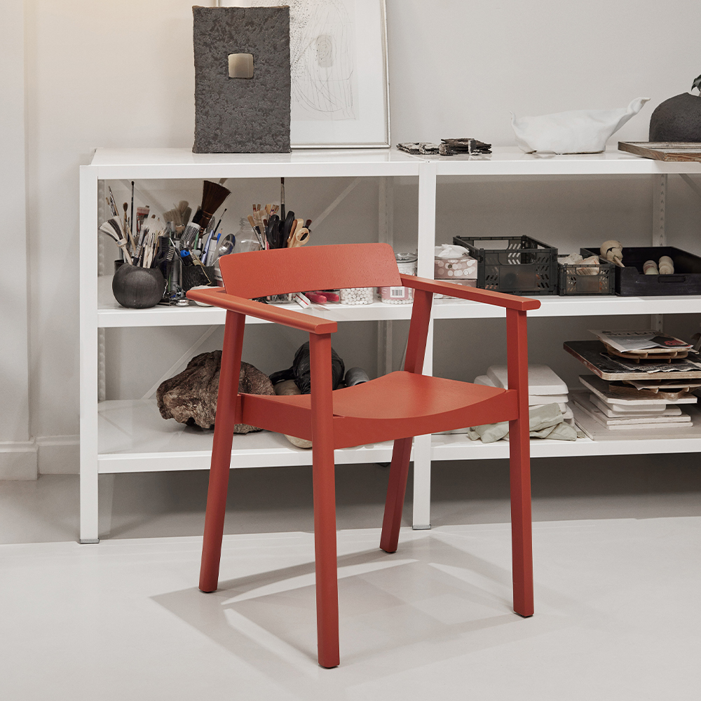 _0007_PWTBS_MAIDEN-Chair_Basque-Red_PROXIMA-pendant_brass_V1.jpg
