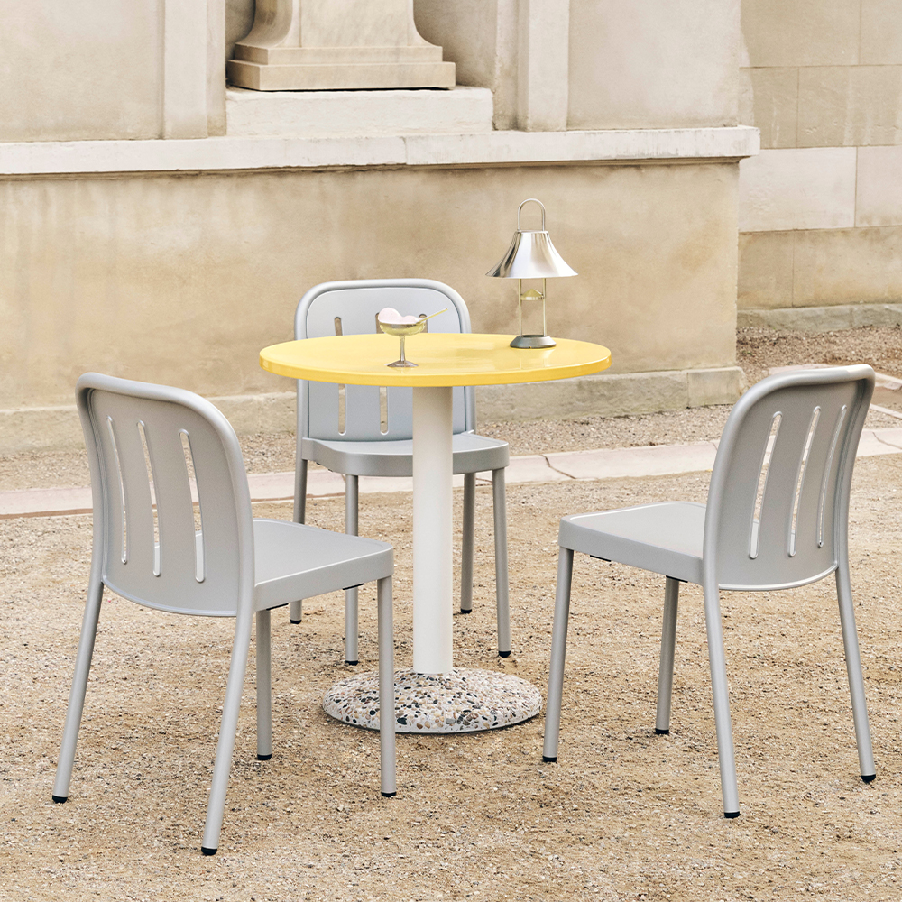 _0008_Deville-Chair-silver-grey_Ceramic-Table-bright-yellow_Italian-Dessert-Cup_Mousqueton-Portable-stainless-steel.jpg
