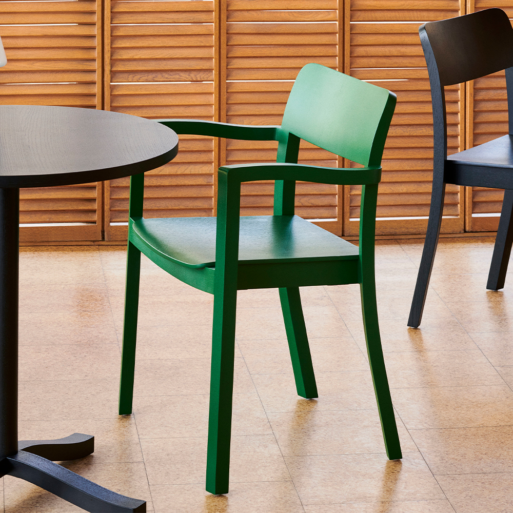 _0008_Pastis_Armchair_pine_green_wb_lacquer_ash_Pastis_Table_black_wb_lacquer_ash_Pastis_Chair_black_wb_lacquer_ash_Apol.jpg