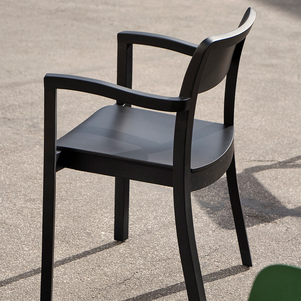 _0009_Pastis_Armchair_black_wb_lacquered_ash.jpg