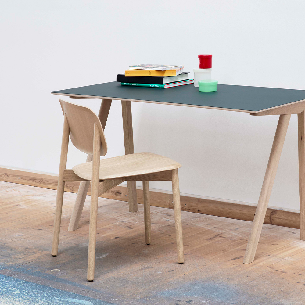 _0011_CPH90-Desk-Top-green-linoleum-wb-lacquer-oak-frame_Soft-Edge-12-wb-lacquer-oak.jpg