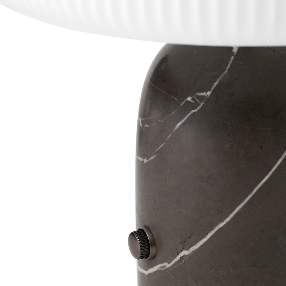 _0013_vipp-592-sculpture-table-lamp-dark-marble-detail-02.jpg