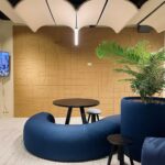 BuzziVault med LED-lys over loungeområde