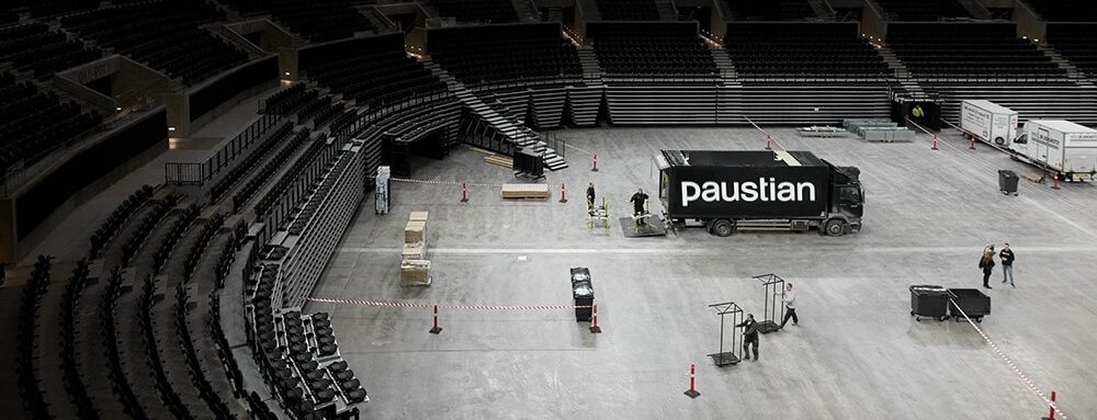Paustian lastbil i arena - flytning og logistik