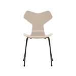 Fritz Hansen Grand Prix™ stol 3130 i Light Beige lakeret finér med sort pulverlakeret stel