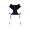 Fritz Hansen Grand Prix™ stol 3130 i Midnight Blue lakeret finér med forkromet stål stel