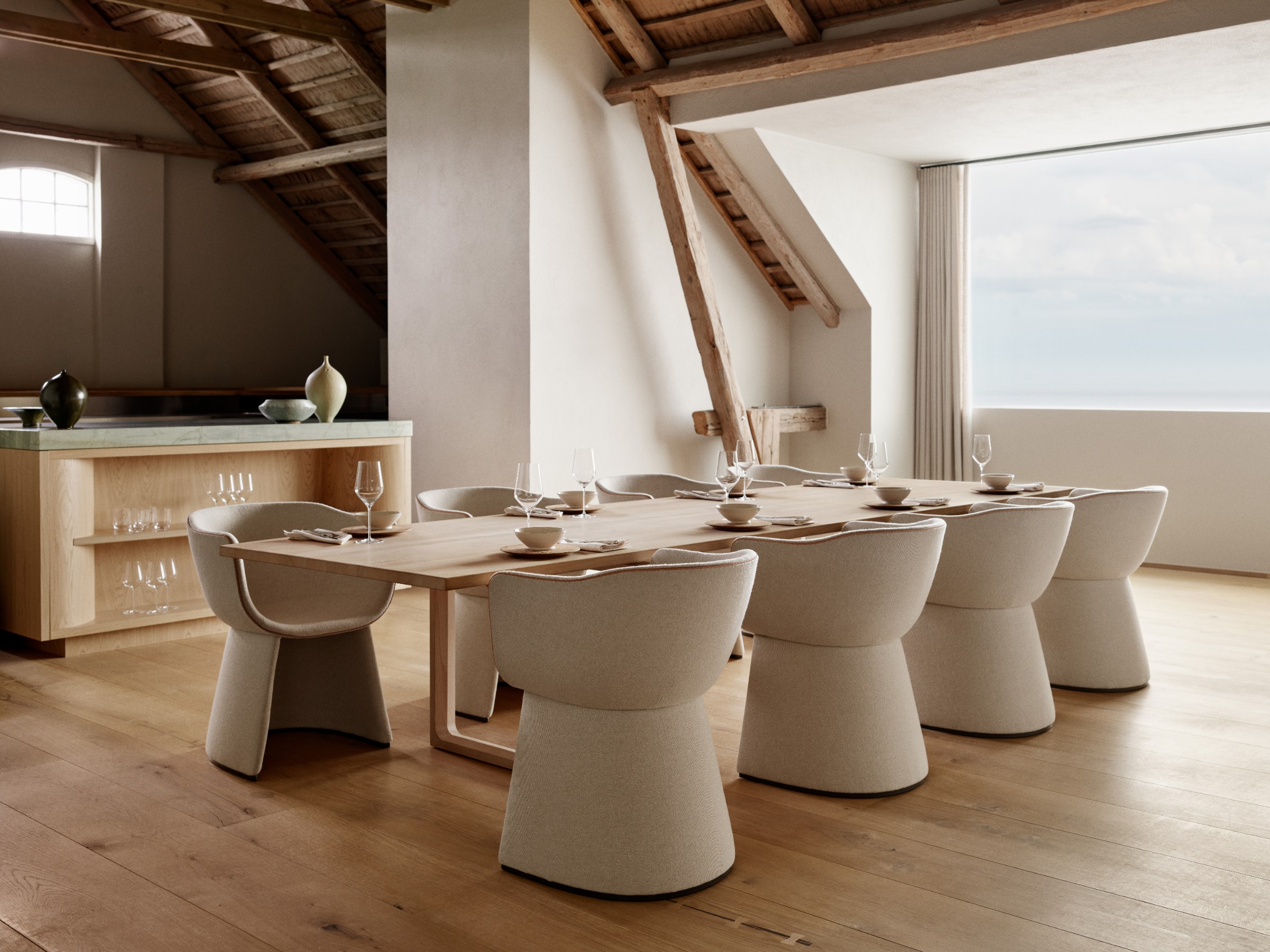 Monolit™ spisebordsstole ved Essay™ bord Fritz Hansen Monolit™ spisebordsstole ved Essay™ bord