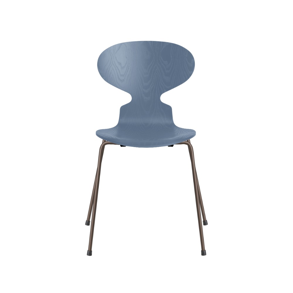 Fritz Hansen Myren™ stol 3101 i Dusk Blue farvet ask med brown bronze pulverlakeret stel