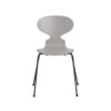 Fritz Hansen Myren™ stol 3101 i Nine Grey farvet ask med warm graphite pulverlakeret stel
