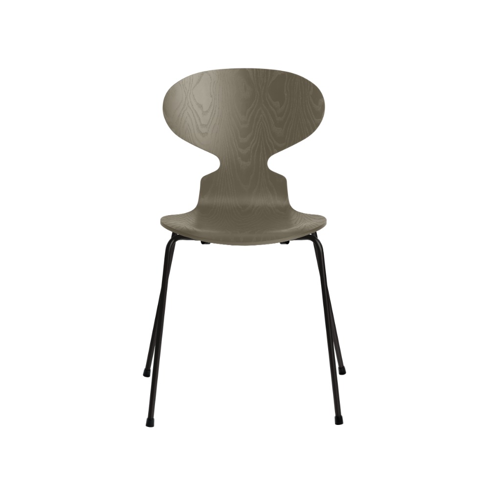 Fritz Hansen Myren™ stol 3101 i Olive Green farvet ask med sort pulverlakeret stel