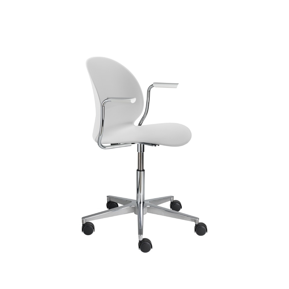 N02™ Recycle N02-31 i off-white med stel i poleret aluminium N02™ Recycle N02-31 i off-white med stel i poleret aluminium