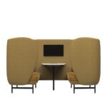 Fritz Hansen Plenum™ Cabin JH1004 med bord JH72 og skærmbeslag