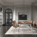 Fritz Hansen Pluralis™ bord i mødelokale med Oxford™ stole