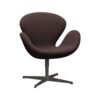 Fritz Hansen Svanen™ loungestol med Warm Graphite stel