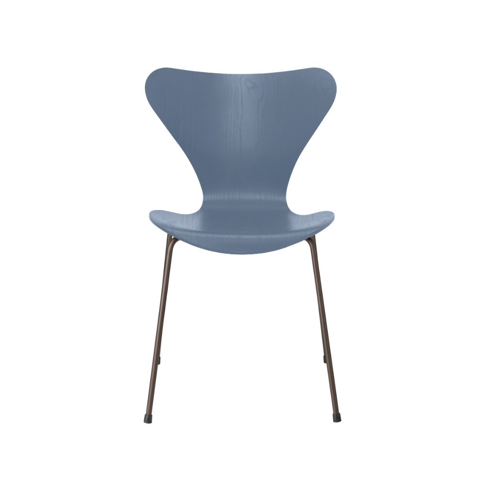 Fritz Hansen Syveren™ stol 3107 i Dusk Blue farvet ask med brown bronze pulverlakeret stel