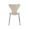 Fritz Hansen Syveren™ stol 3107 i Light Beige lakeret finér med sort pulverlakeret stel
