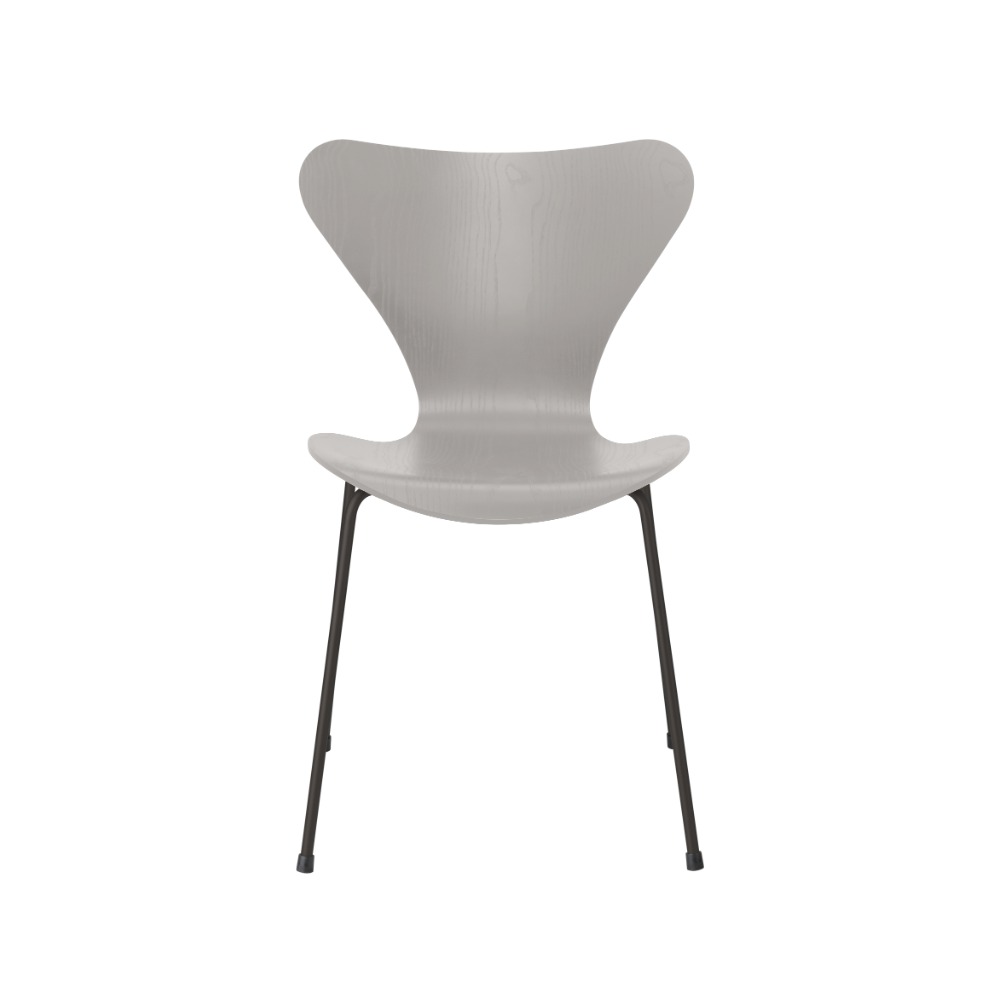 Fritz Hansen Syveren™ stol 3107 i Nine Grey farvet ask med warm graphite pulverlakeret stel