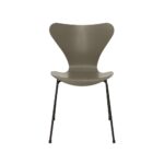 Fritz Hansen Syveren™ stol 3107 i Olive Green farvet ask med sort pulverlakeret stel