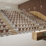 Fritz Hansen Syveren™ stole med skriveplade i auditorium