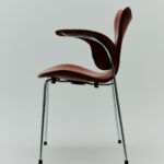 Liljen™ armstol 3208 fuldpolstret i Grace læder, Chestnut – set fra siden