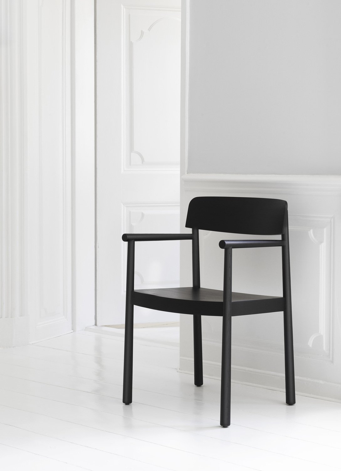 nc-miljoe-2020-timb-armchair-black-01