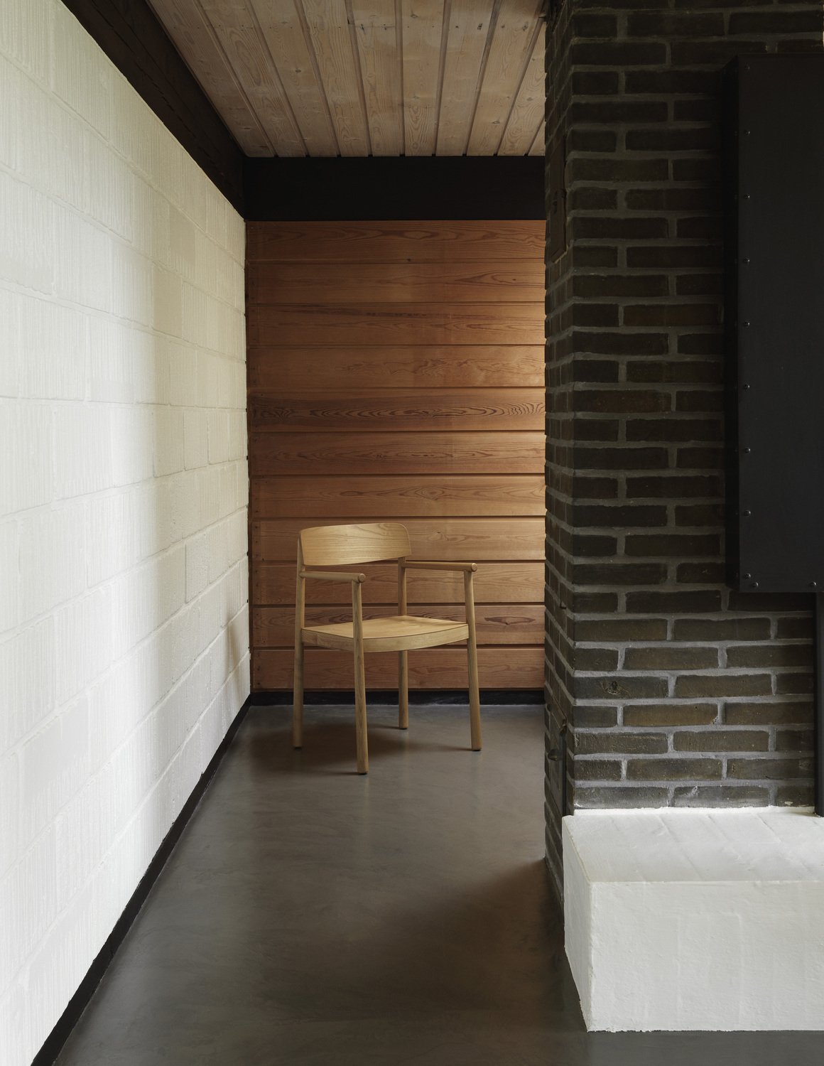nc-miljoe-2020-timb-armchair-tan-02