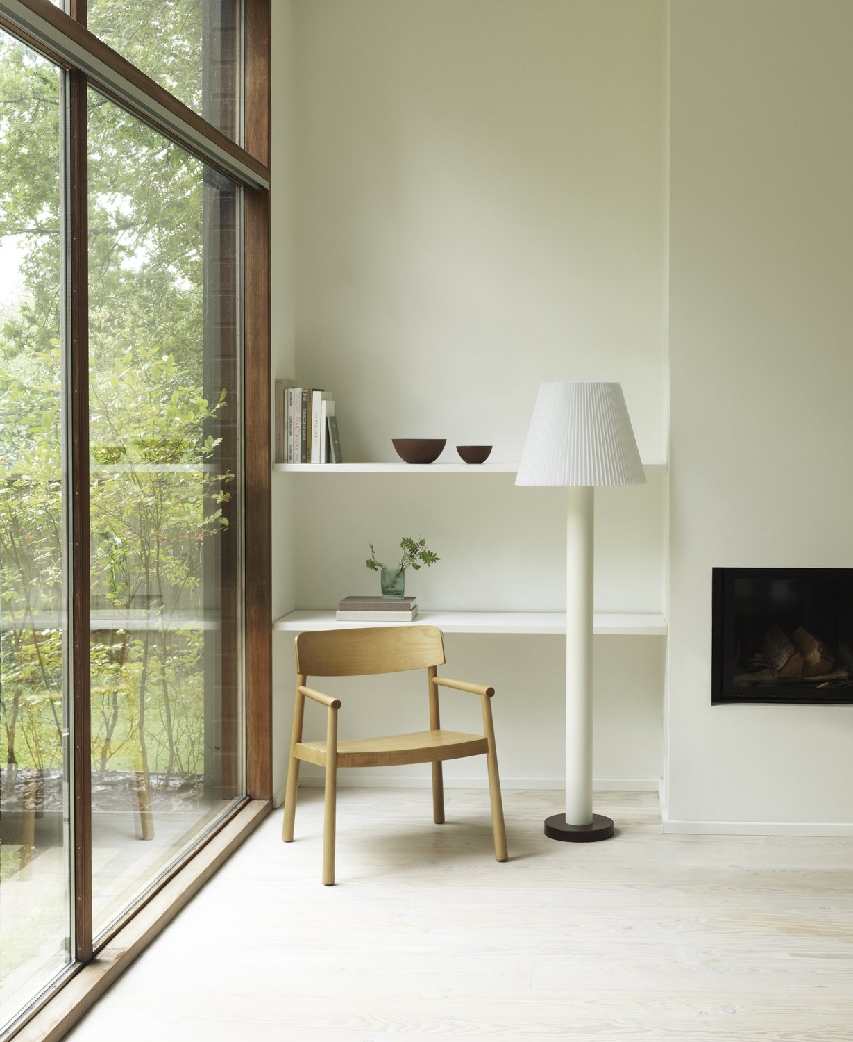 nc-miljoe-2023-timb-lounge-armchair-tan-cellu-floor-lamp-white-line-bowl-oe1