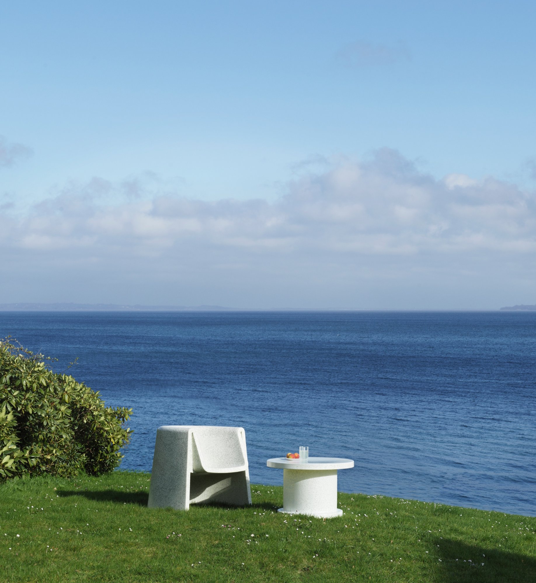 nc-miljoe-2024-bit-lounge-chair-whitewhite-bit-coffee-table-whitewhite-03