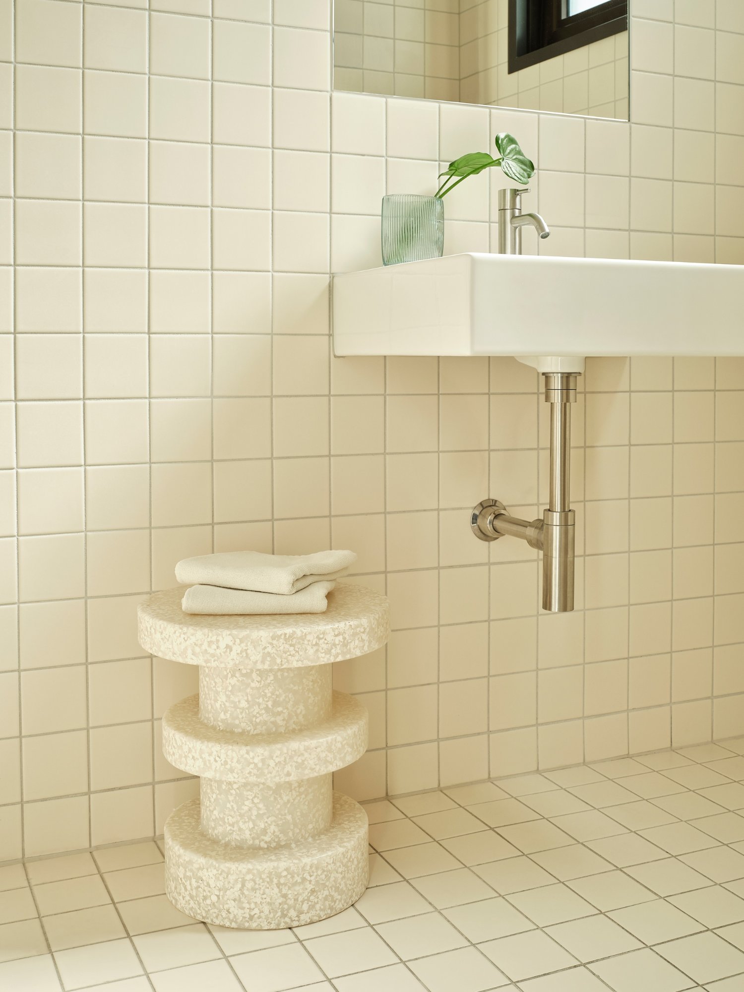 nc-miljoe-2024-bit-stool-stack-whitewhite-01