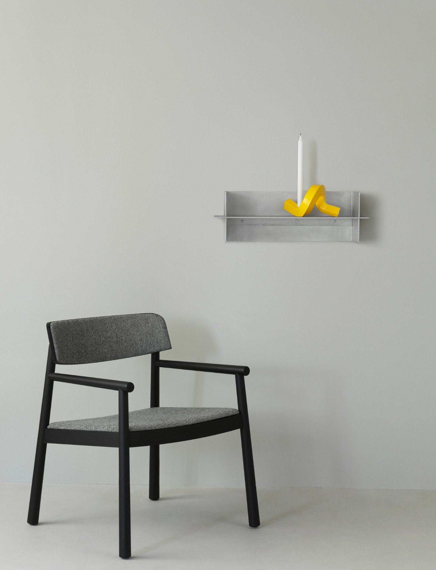 nc-miljoe-2025-alu-shelf-60cm-timb-lounge-chair-black-hallingdal-166-crooked