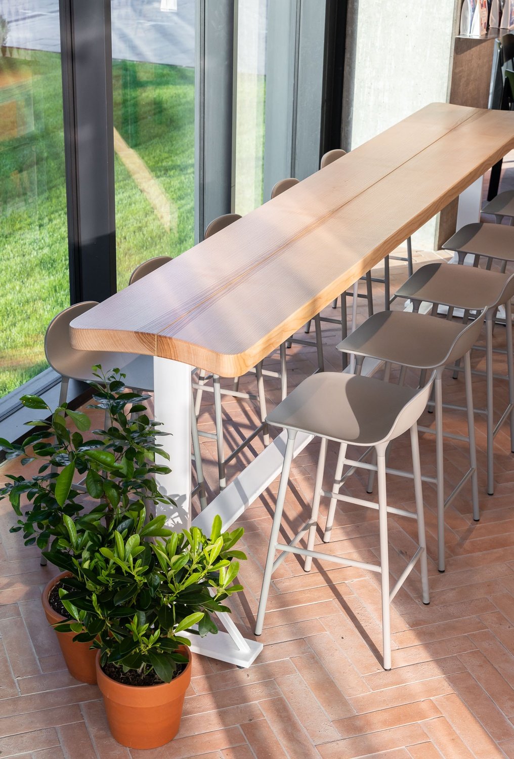 nc-projekt-boiler-sq-bucharest-romania-hospitality-form-barstool-1