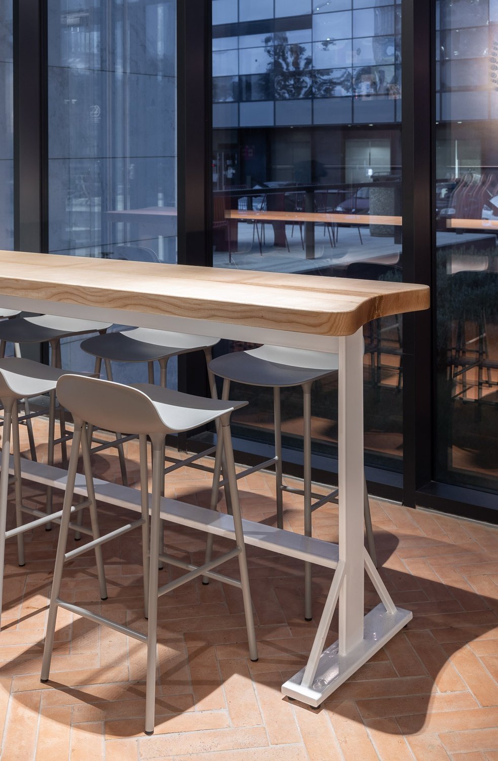 nc-projekt-boiler-sq-bucharest-romania-hospitality-form-barstool-3