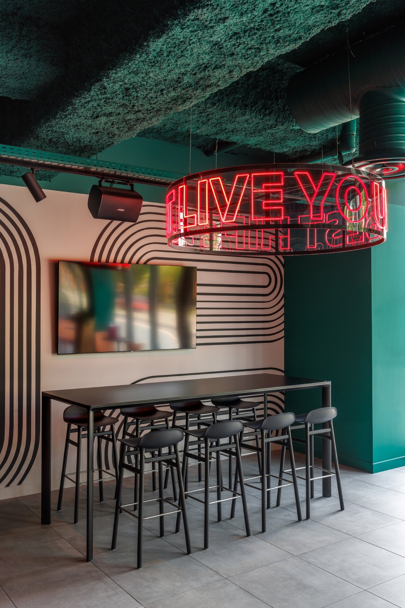 nc-projekt-le-spot-toulouse-france-hospitality-form-barstool-1