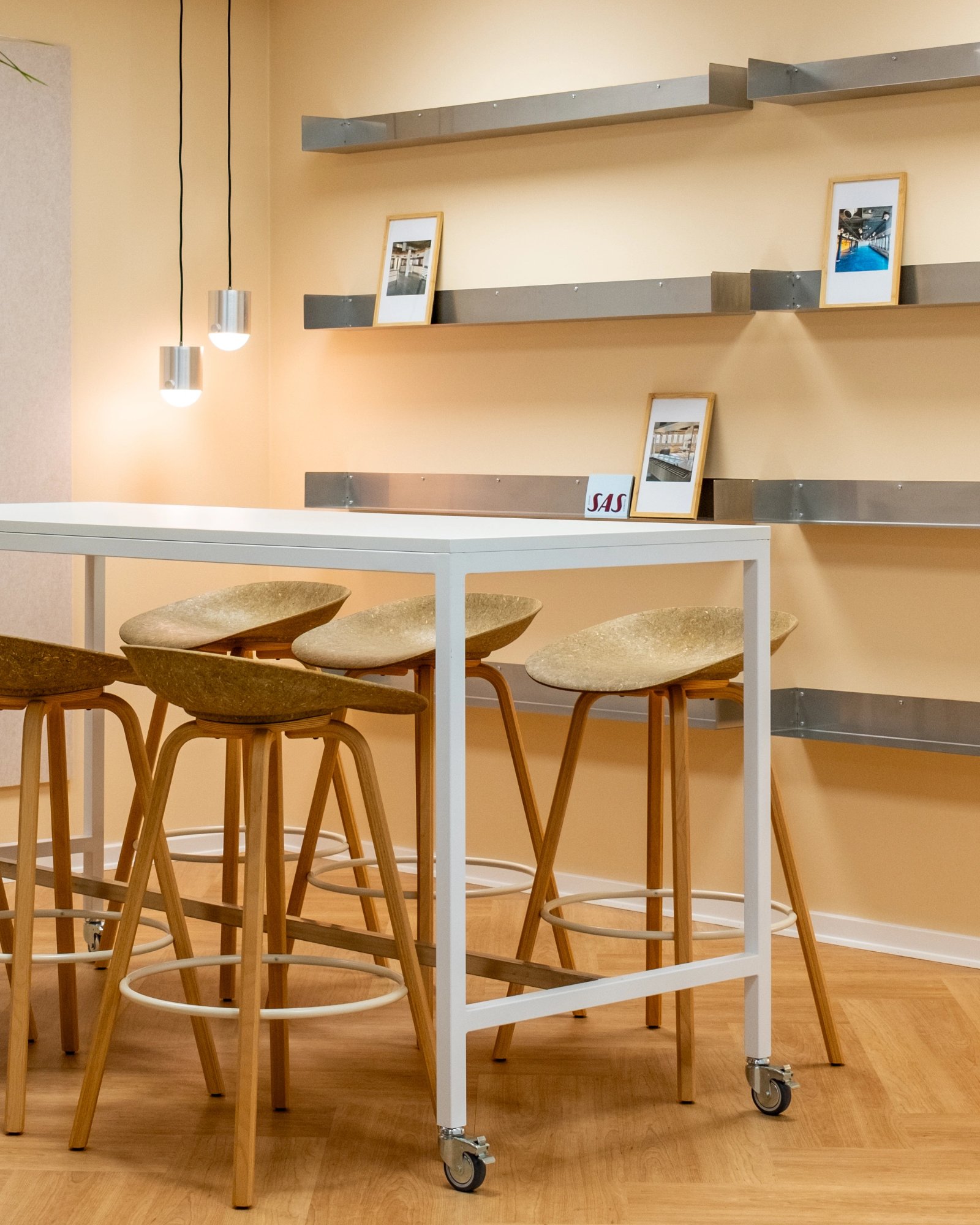 nc-projekt-sas-skyhub-copenhagen-denmark-office-mat-barstool-2