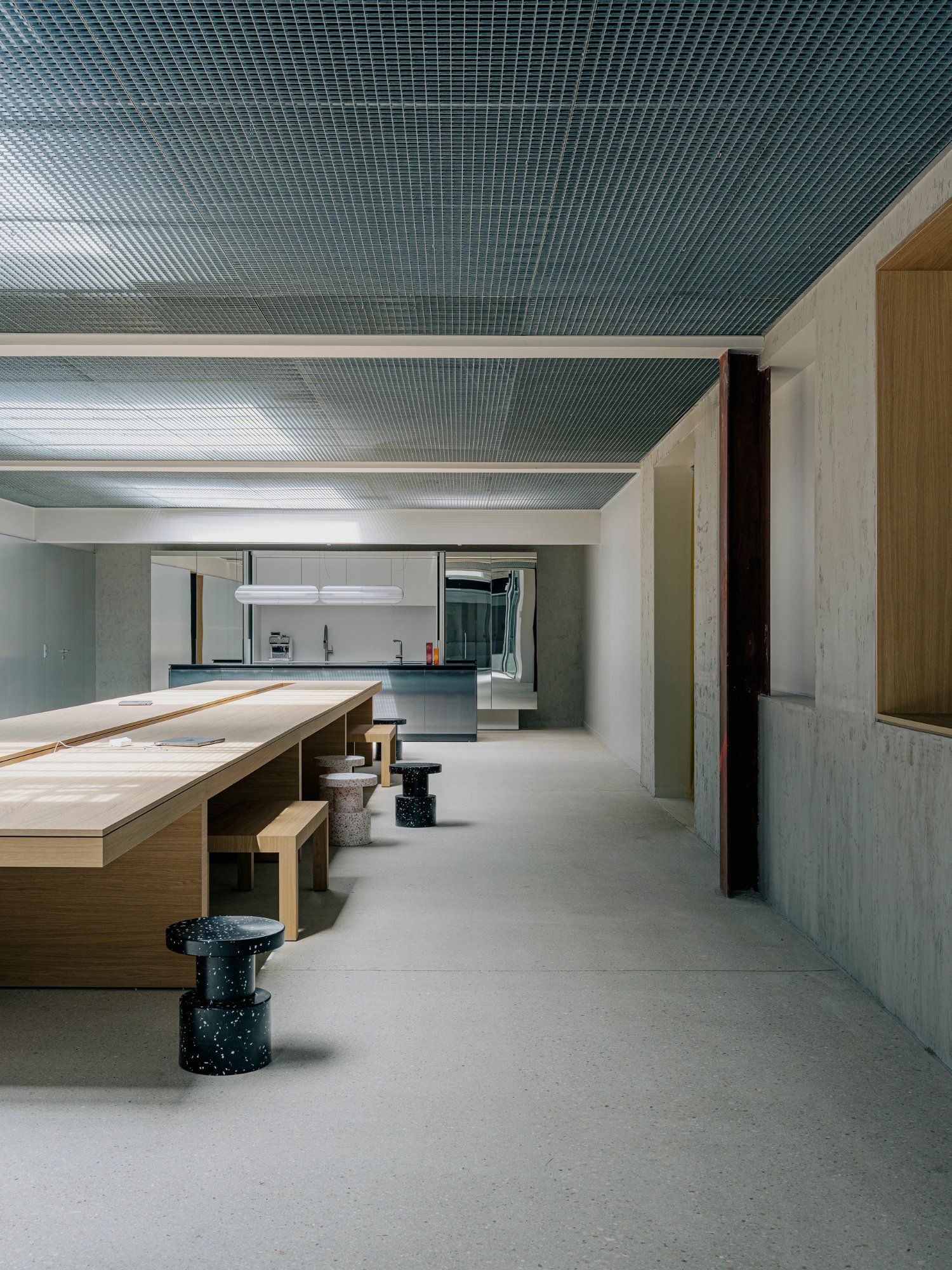 nc-projekt-yard-agency-france-office-bit-stool-1
