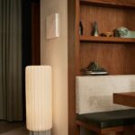 One Meter Gulvlampe i et indrettet rum