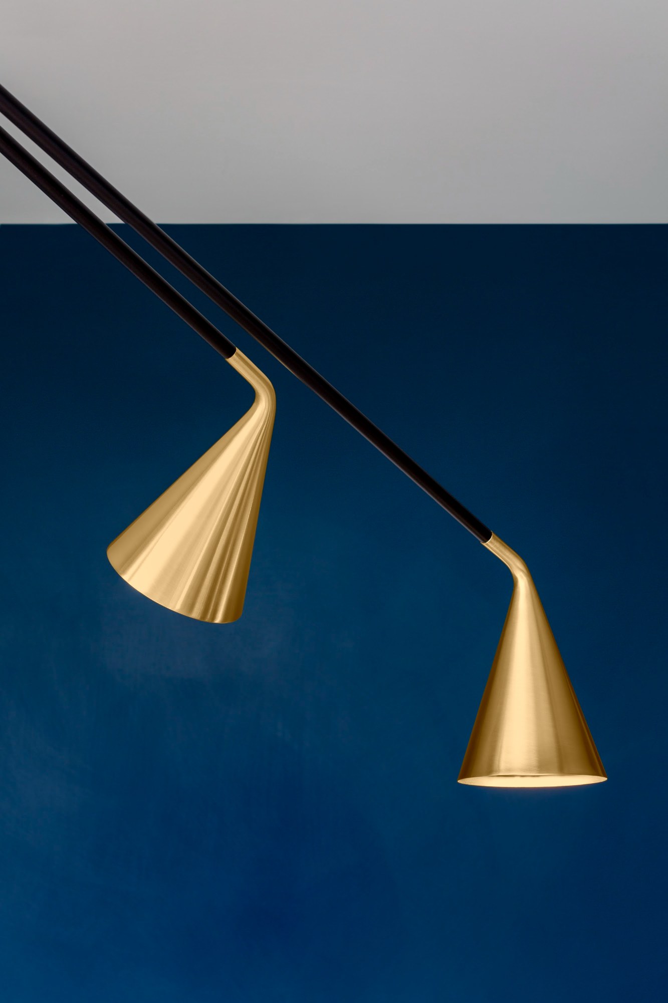 Gordon Loftlampe, detalje af kegler i messing – Tooy Gordon Loftlampe, detalje af kegler i messing – Tooy