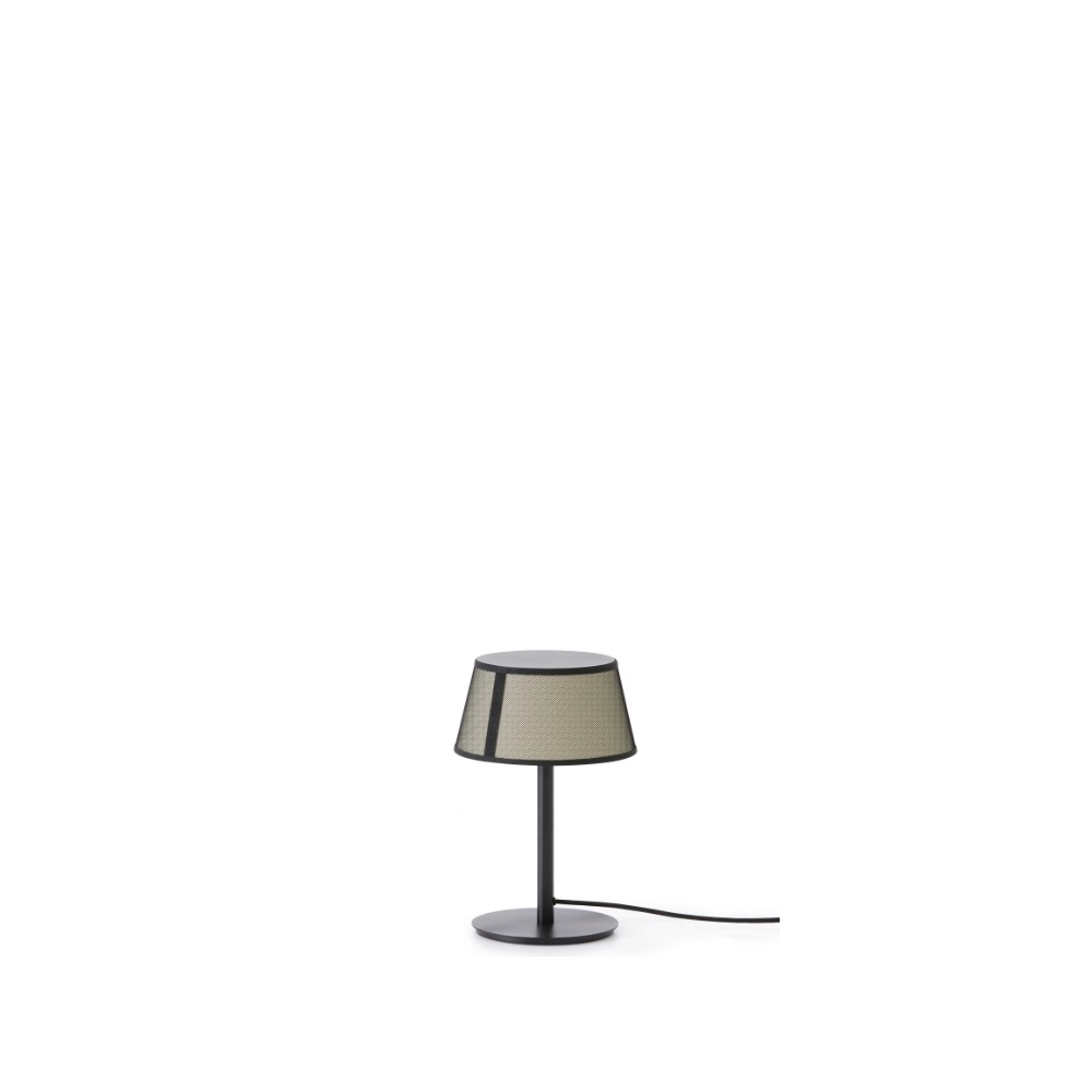 Lilly Bordlampe Ø22 cm i sort metal med beige stofskærm – Tooy Lilly Bordlampe Ø22 cm i sort metal med beige stofskærm – Tooy