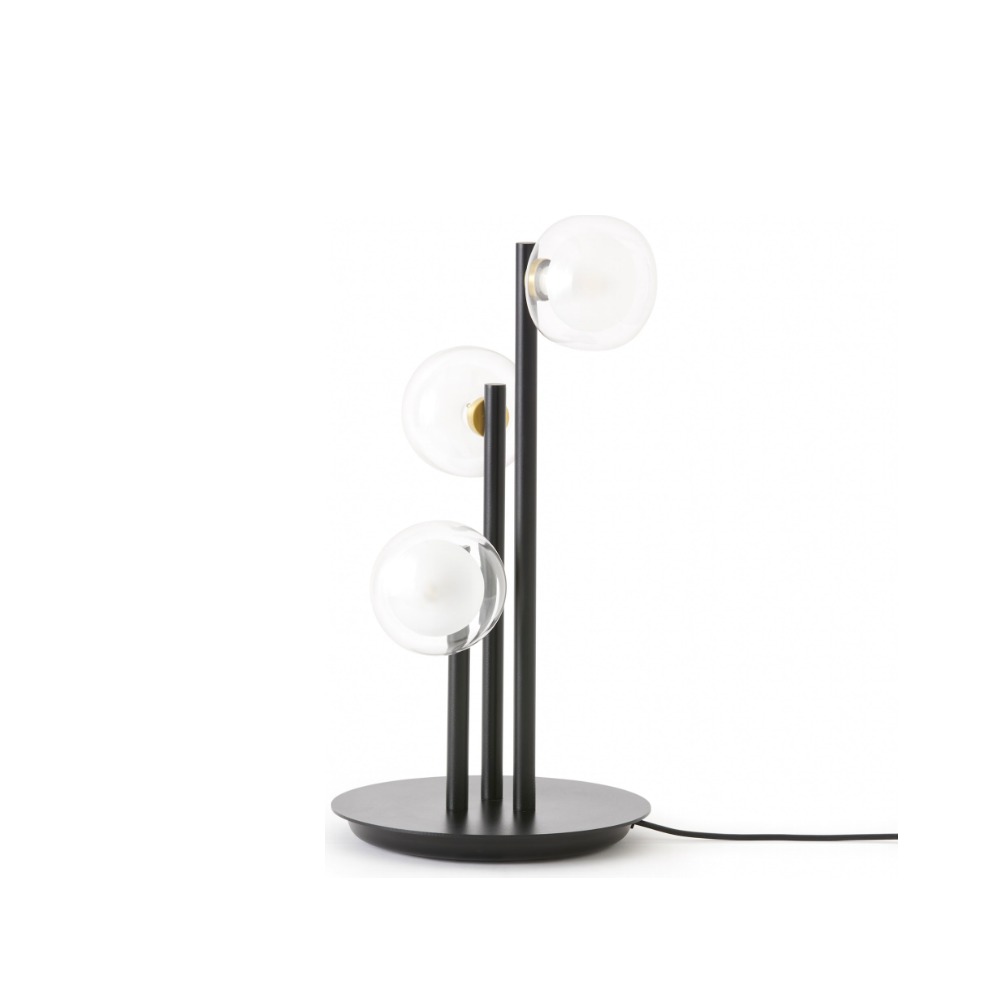 Nabila Bordlampe Ø29 cm med tre glas i børstet messing – Tooy Nabila Bordlampe Ø29 cm med tre glas i børstet messing – Tooy