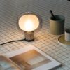 Nabila Bordlampe i sort krom og røgfarvet glas – Tooy Nabila Bordlampe i sort krom og røgfarvet glas – Tooy