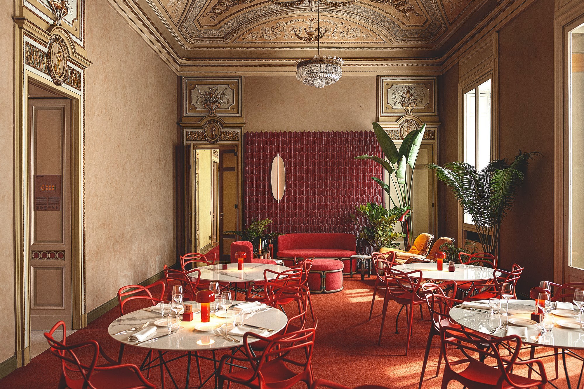 Thula Væglamper i beige læder i restaurant – Tooy