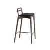 Vipp Cabin Counter Chair 484 i mørk eg med sort læderhynde