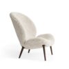 Vipp Lodge Lounge Chair 466 i offwhite fåreskind med mørke ben