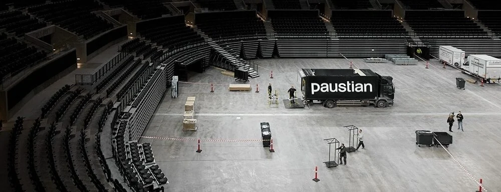 Paustian lastbil i arena - flytning og logistik