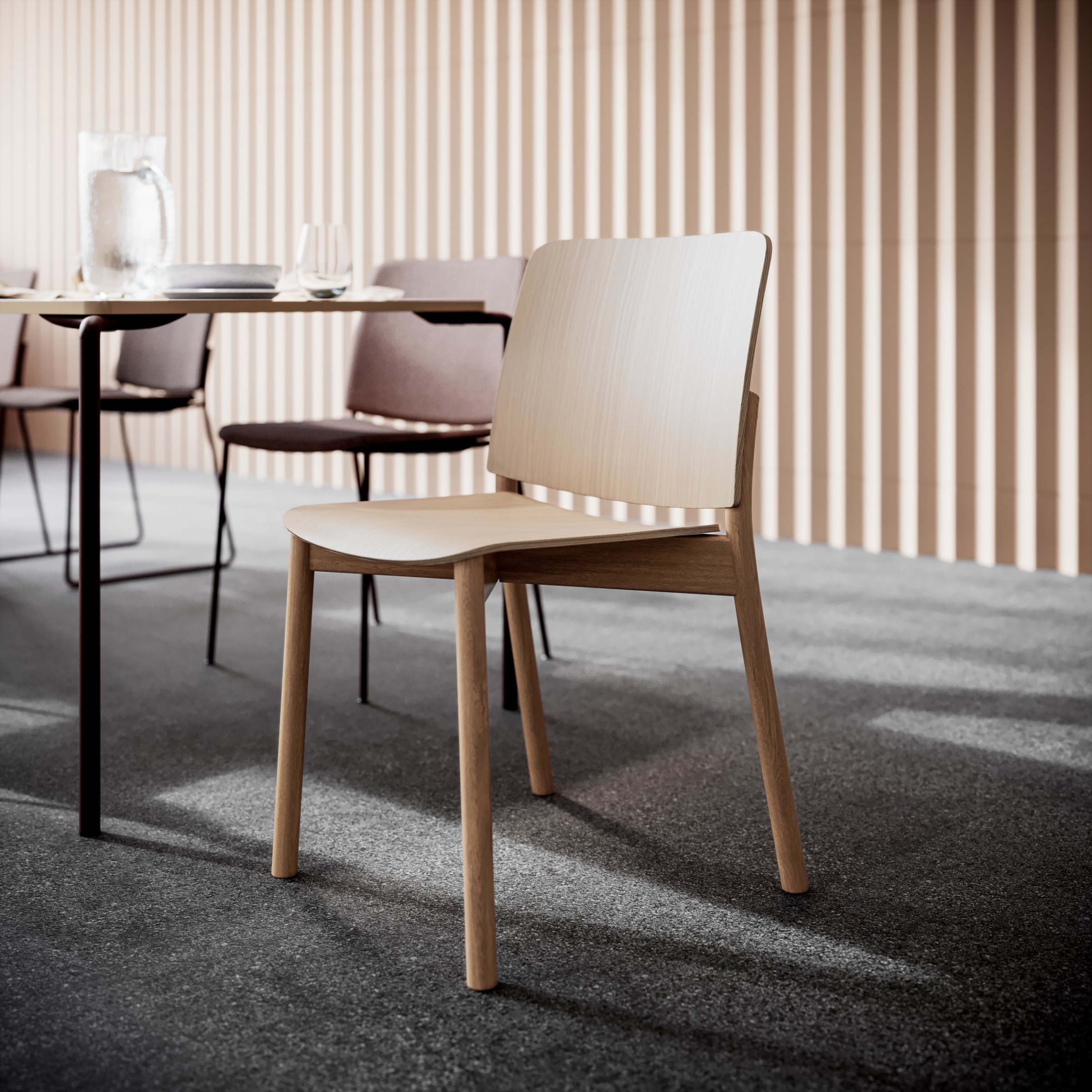 Atrium stole i eg i en kantine