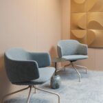 Dwell mødestole i et loungeområde