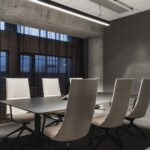 Fjell konferencestole ved vinduet